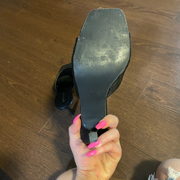 Heels - Picture 4 of 4